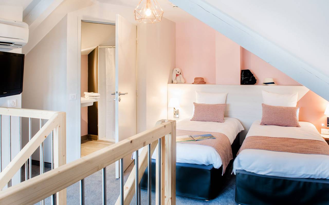 Room with twin beds, vacation pyrénées, hôtel Sainte-Rose